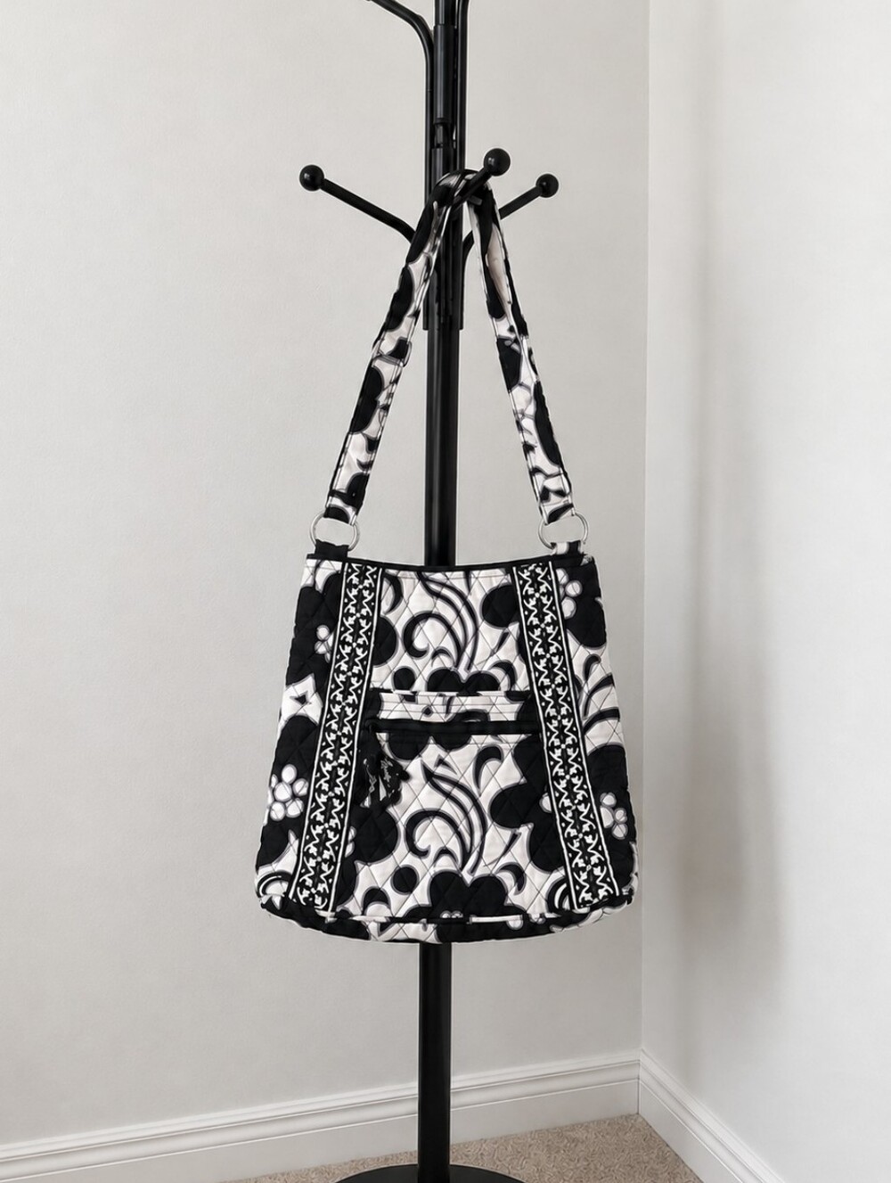 VERA BRADLEY Quilted Black And White Shoulder Bag. EUC